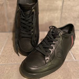 Gucci Sneakers ( 100% Authentic)